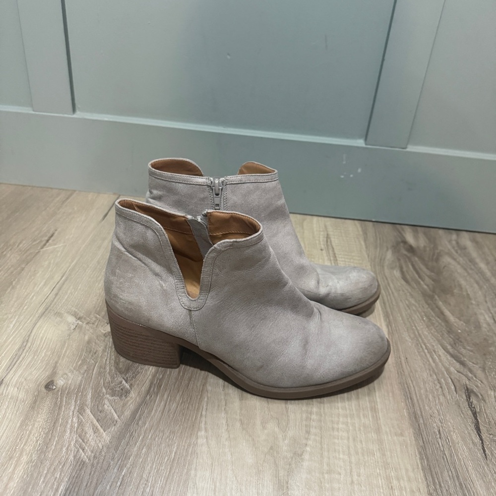 Qupid gray ankle booties women's size 9.5‎
